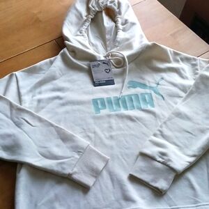 Puma Crop Hoodie. Ultra Soft material NWT. CREAM color. Ladies M.